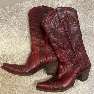Red women’s cowboy boots great condition only wore twice